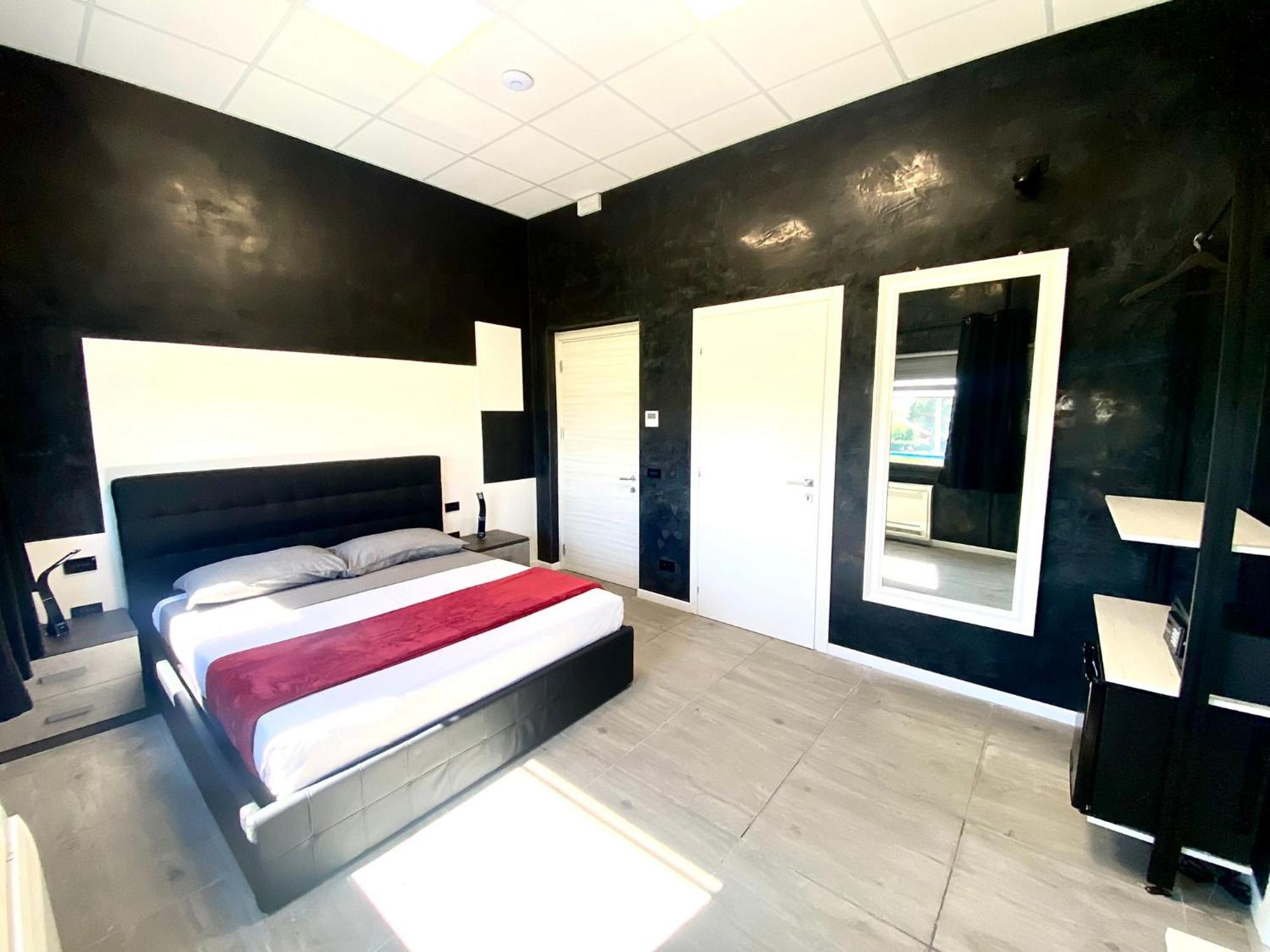 Hotel Tech Brembate Luaran gambar